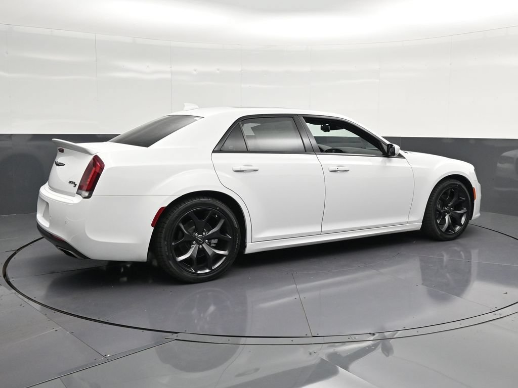 Used 2023 Chrysler 300 S w/ Comfort Group RWD image 3