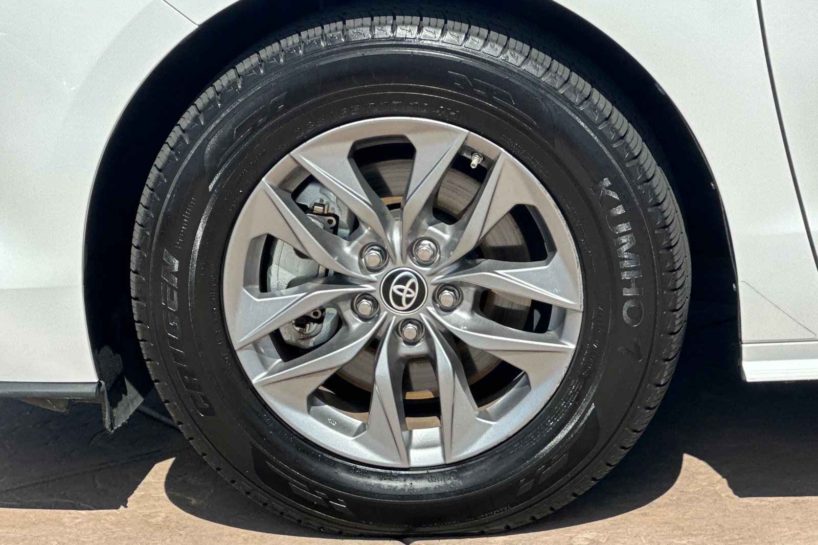 Certified 2024 Toyota Sienna LE AWD/4WD image 34