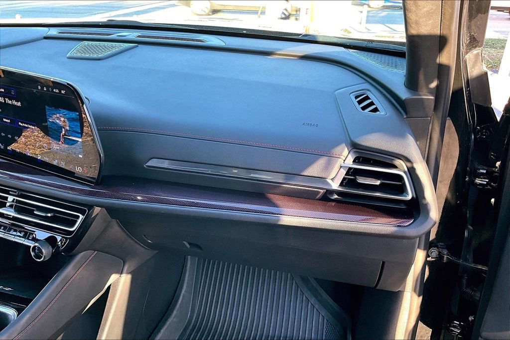 Used 2024 Chevrolet Traverse RS image 19