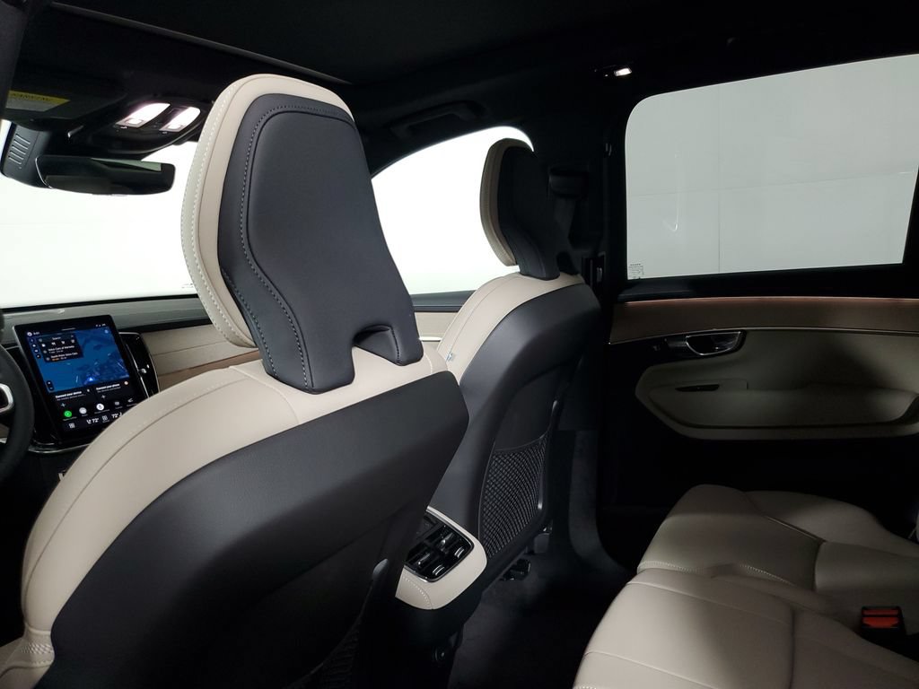 New 2026 Volvo XC90 B6 Plus w/ Protection Package Premier AWD/4WD image 14
