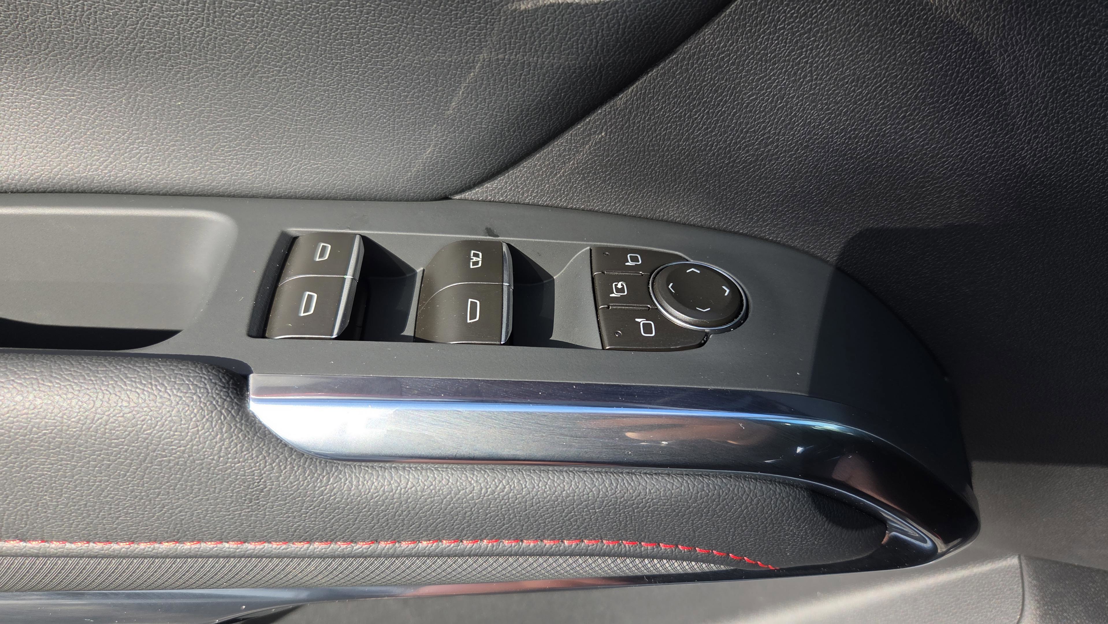 New 2026 Chevrolet Traverse RS w/ LPO, Floor Liner Package FWD image 30