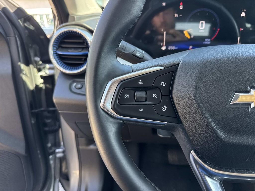 Certified 2025 Chevrolet Trax LT w/ LT Convenience Package image 23