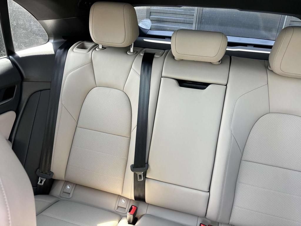 Used 2025 Porsche Macan Electric RWD image 39