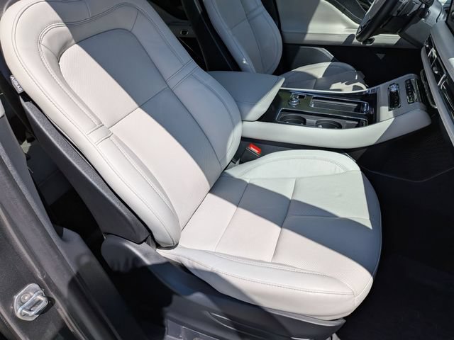 Certified 2025 Lincoln Aviator Reserve w/ Illumination Package AWD/4WD image 33