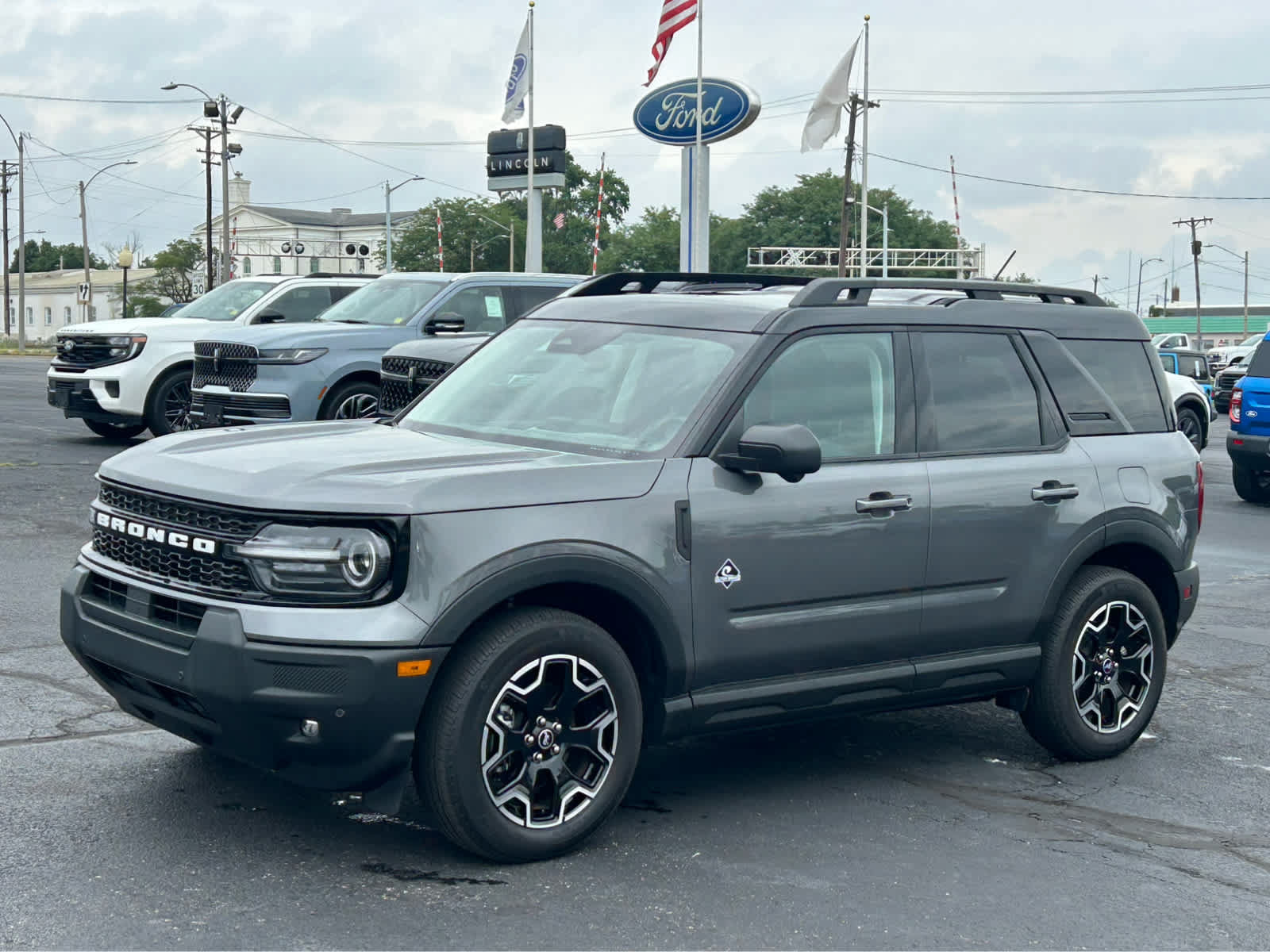 Used 2025 Ford Bronco Sport Outer Banks w/ Outer Banks Tech Package+ AWD/4WD image 2