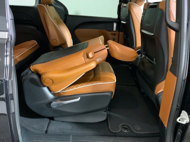 Used 2024 Chrysler Pacifica Pinnacle AWD/4WD image 35