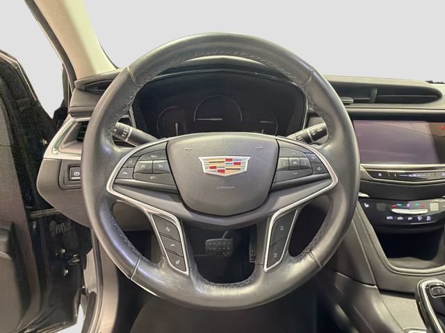 Used 2017 Cadillac XT5 Luxury w/ Driver Awareness Package FWD image 9