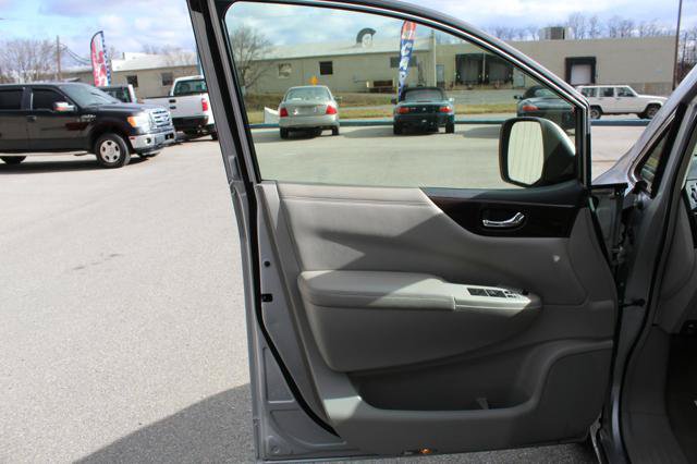 Used 2013 Nissan Quest S FWD image 9