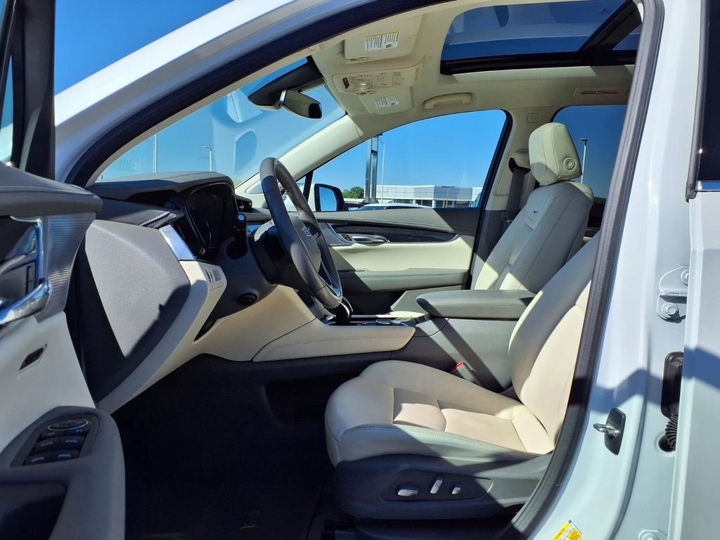 Used 2023 Cadillac XT6 Premium Luxury w/ LPO, Floor Liner Package AWD/4WD image 22