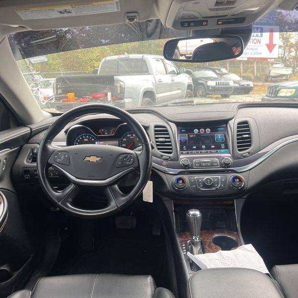 Used 2015 Chevrolet Impala LT w/ Convenience Package image 18