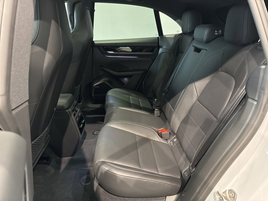 Used 2025 Porsche Macan 4 Electric image 29