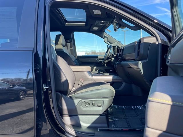 Used 2024 Chevrolet Silverado 2500 ZR2 w/ Technology Package AWD/4WD image 19