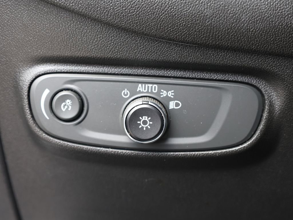 Used 2019 Chevrolet Equinox LS w/ LS Convenience Package image 29