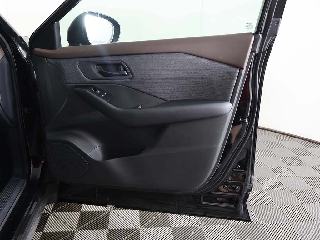 Used 2023 Nissan Rogue S AWD/4WD image 20