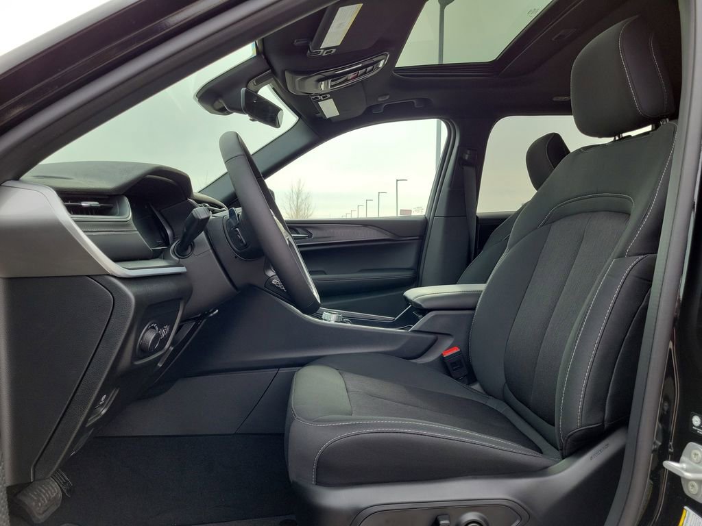 New 2025 Jeep Grand Cherokee Laredo X w/ Luxury Tech Group I image 21