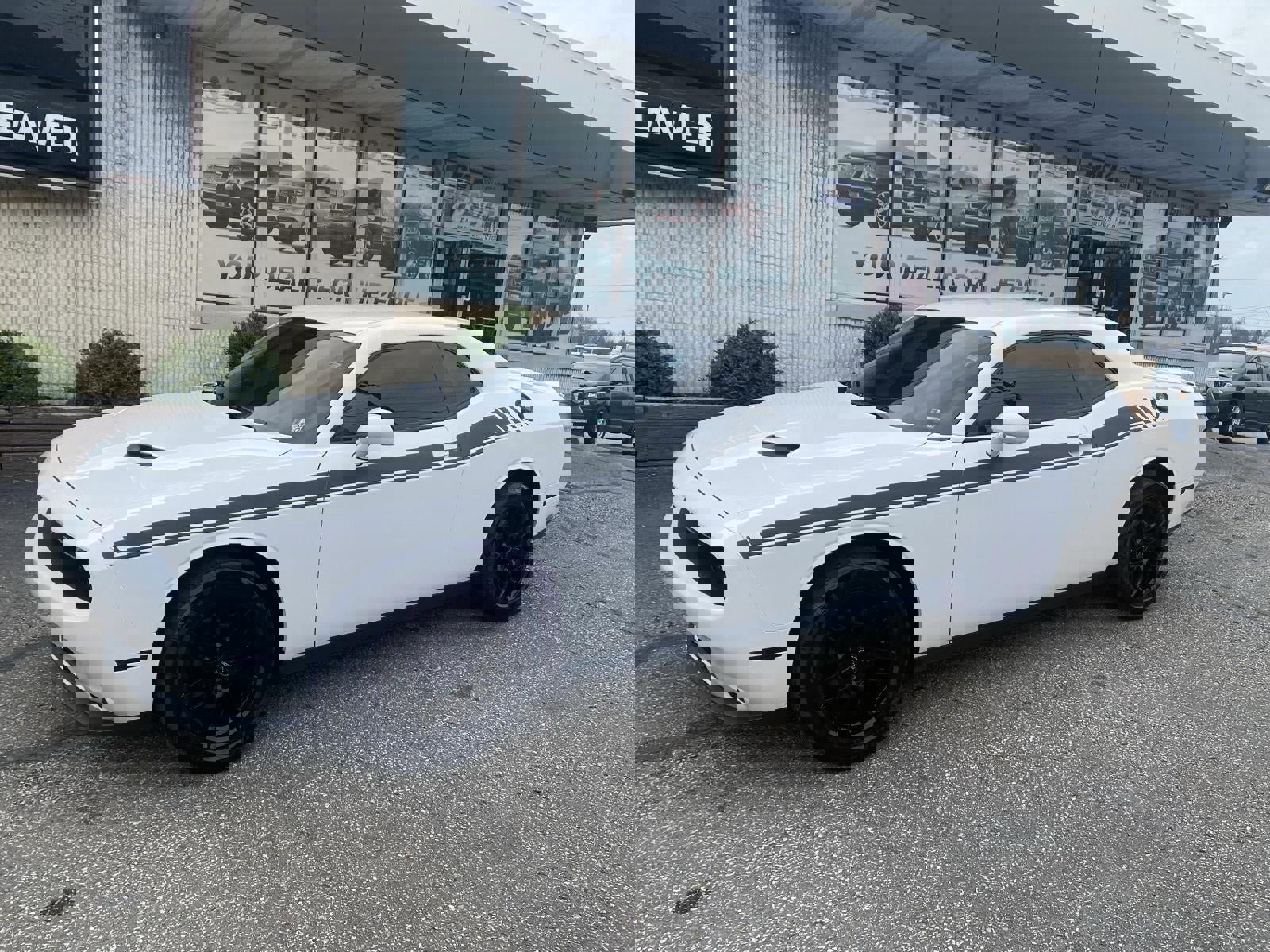 Used 2021 Dodge Challenger SXT image 4