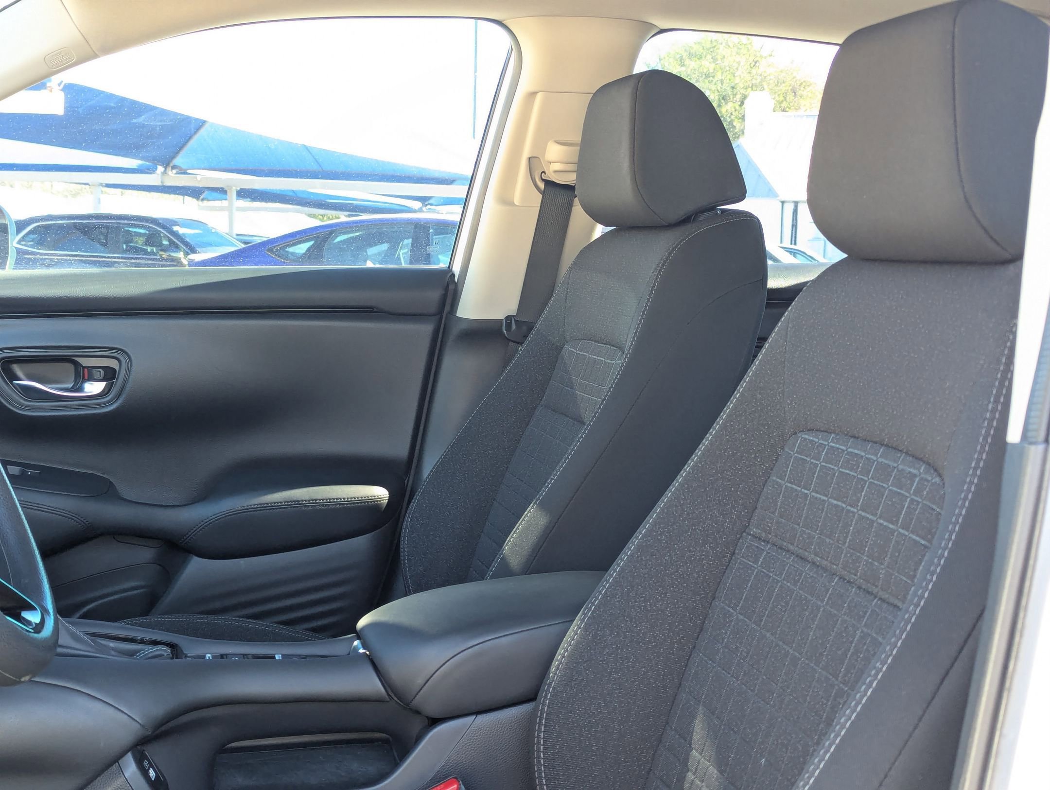 Used 2023 Honda HR-V LX image 14