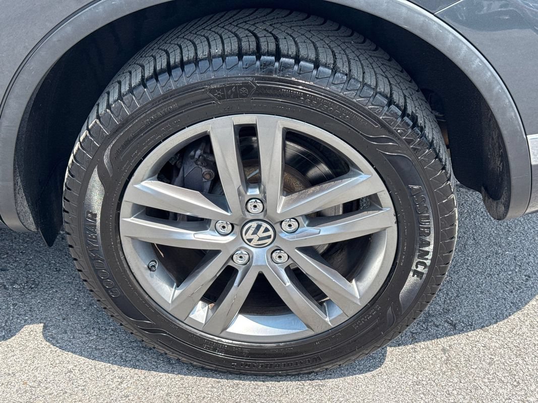 Used 2016 Volkswagen Touareg VR6 AWD/4WD image 11