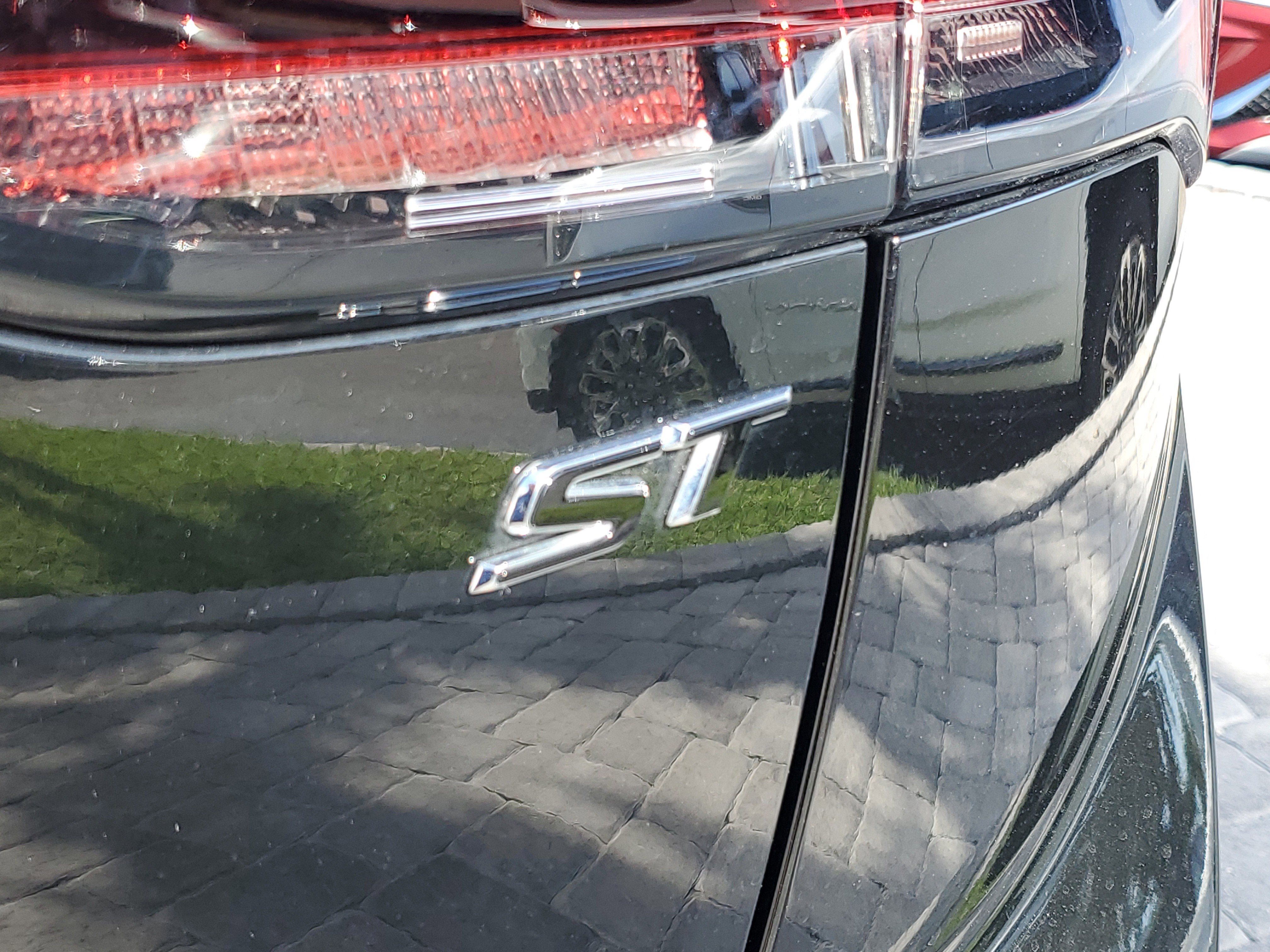 Used 2023 Buick Envision Essence w/ Sport Touring Package image 8