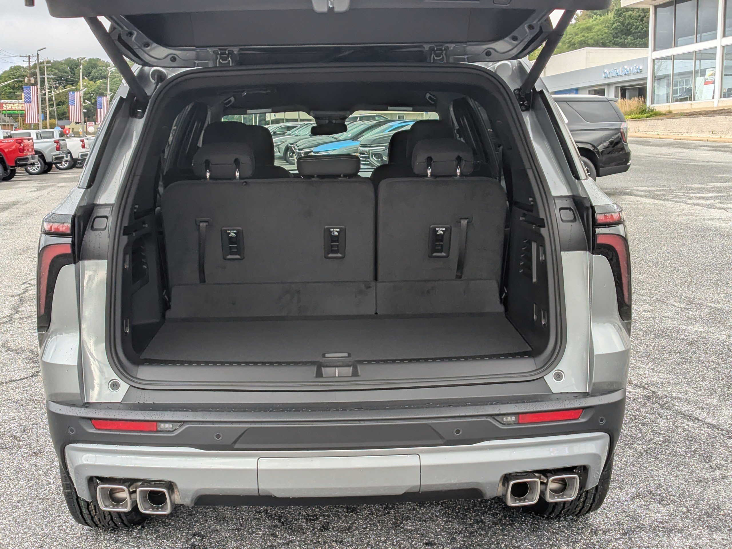 New 2027 Chevrolet Traverse LT FWD image 7