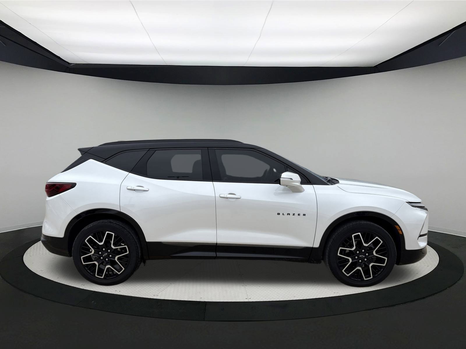 Used 2023 Chevrolet Blazer RS w/ Driver Confidence II Package AWD/4WD image 7