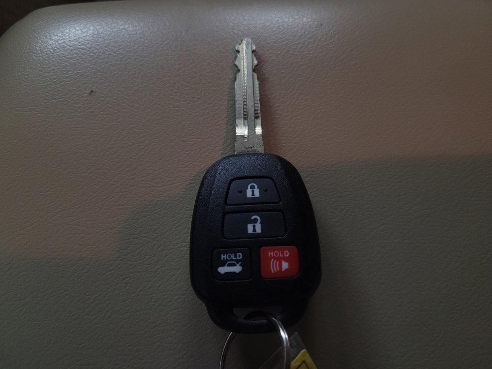 Used 2016 Toyota Camry LE image 32