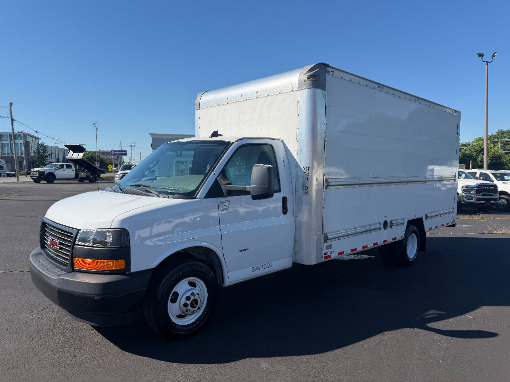 Used 2022 GMC Savana 3500 Extended w/ Power Convenience Package RWD image 4