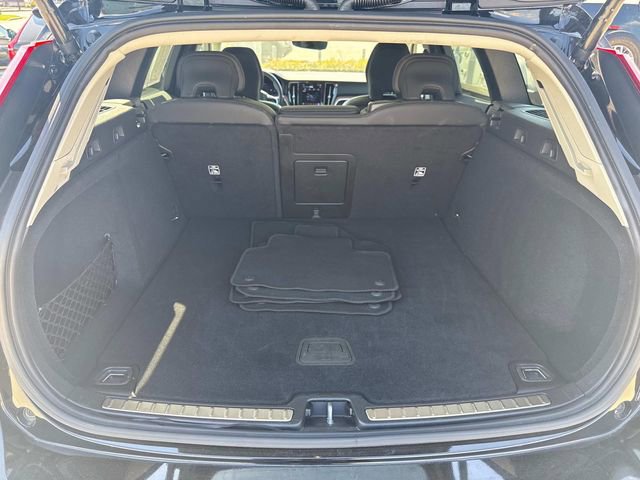Used 2025 Volvo V60 B5 Cross Country Plus AWD/4WD image 12