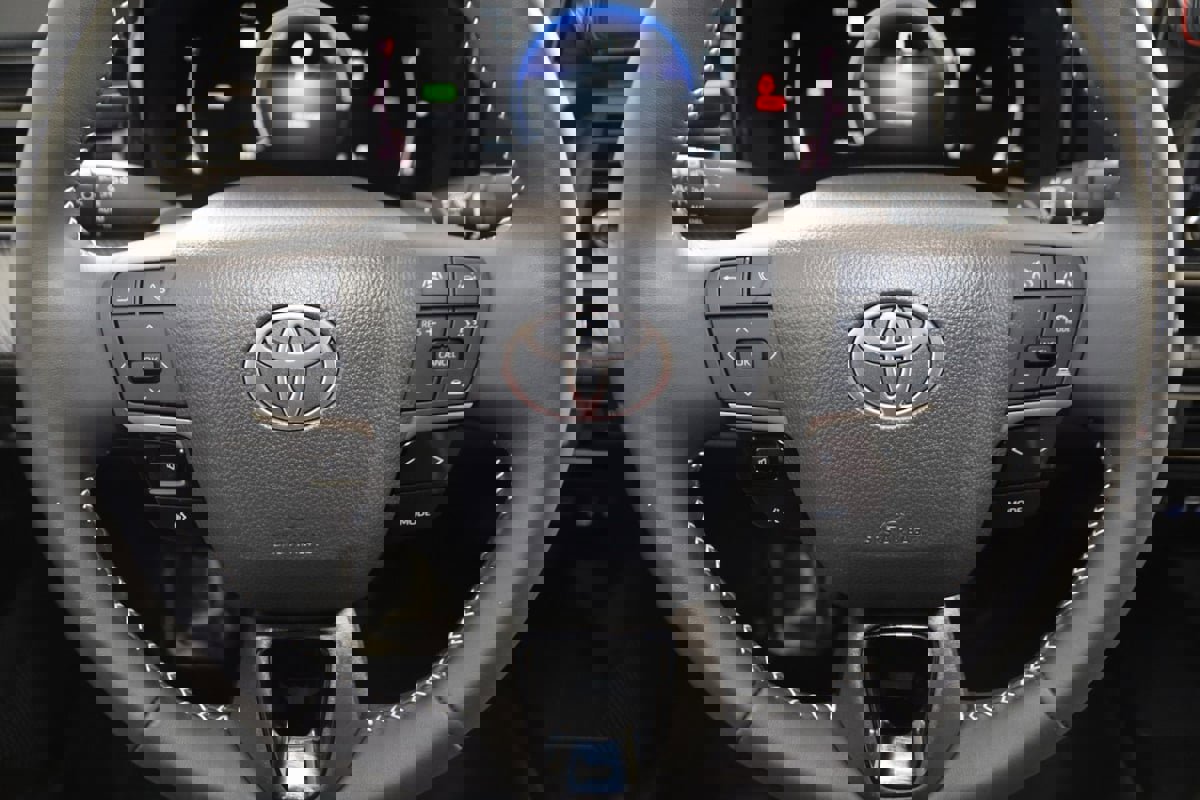 Used 2025 Toyota Camry SE image 34