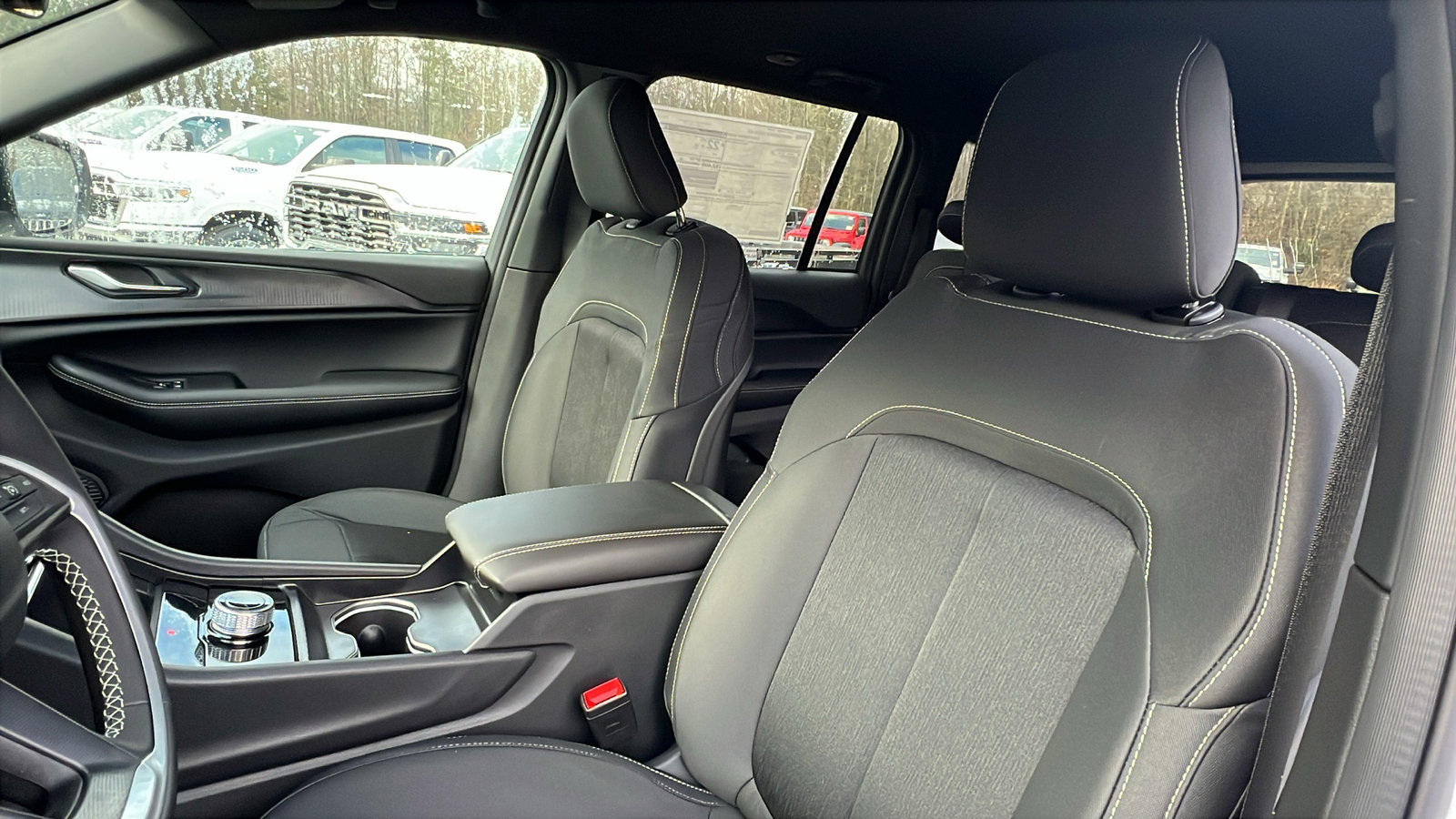 New 2025 Jeep Grand Cherokee Laredo image 18