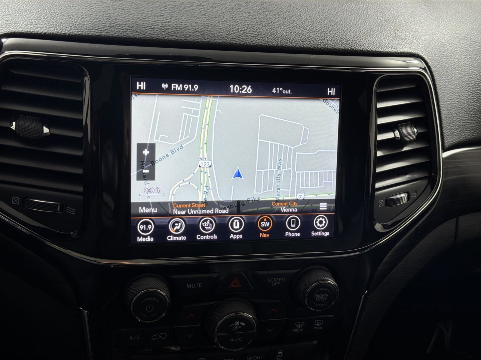 Used 2022 Jeep Grand Cherokee Laredo X image 20