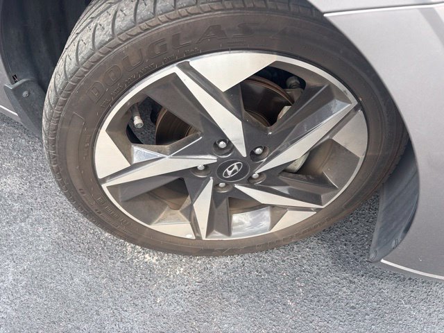 Used 2023 Hyundai Elantra SEL w/ Convenience Package FWD image 4