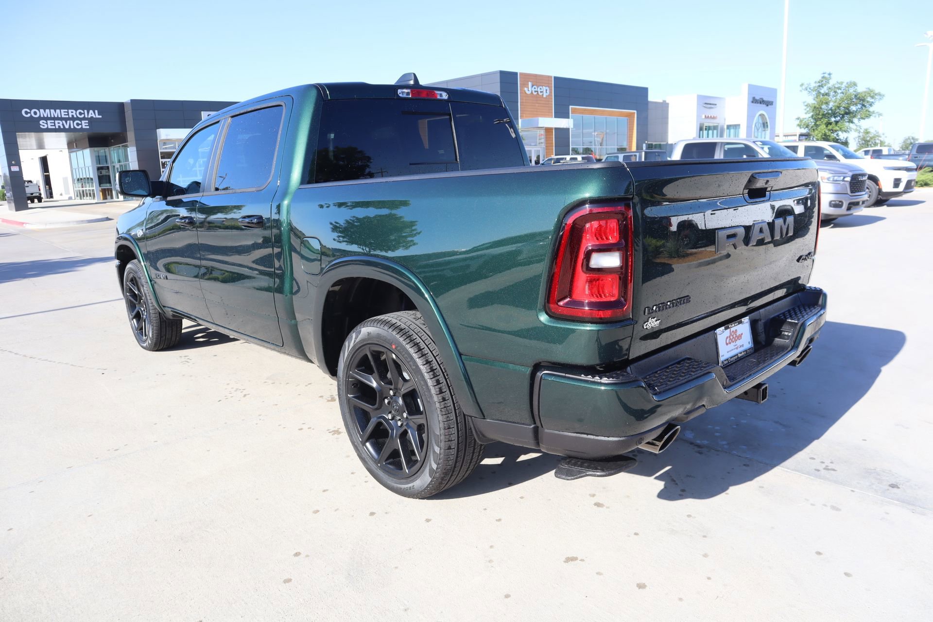 New 2026 RAM 1500 Laramie AWD/4WD image 24