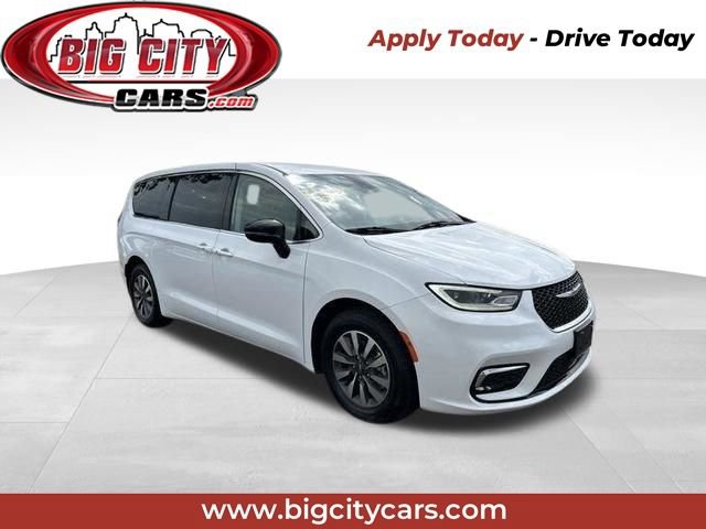 Used 2024 Chrysler Pacifica Limited