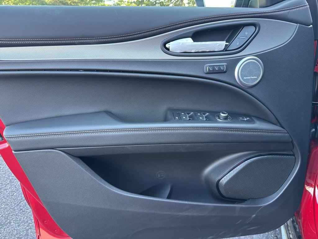 New 2025 Alfa Romeo Stelvio Sprint image 12