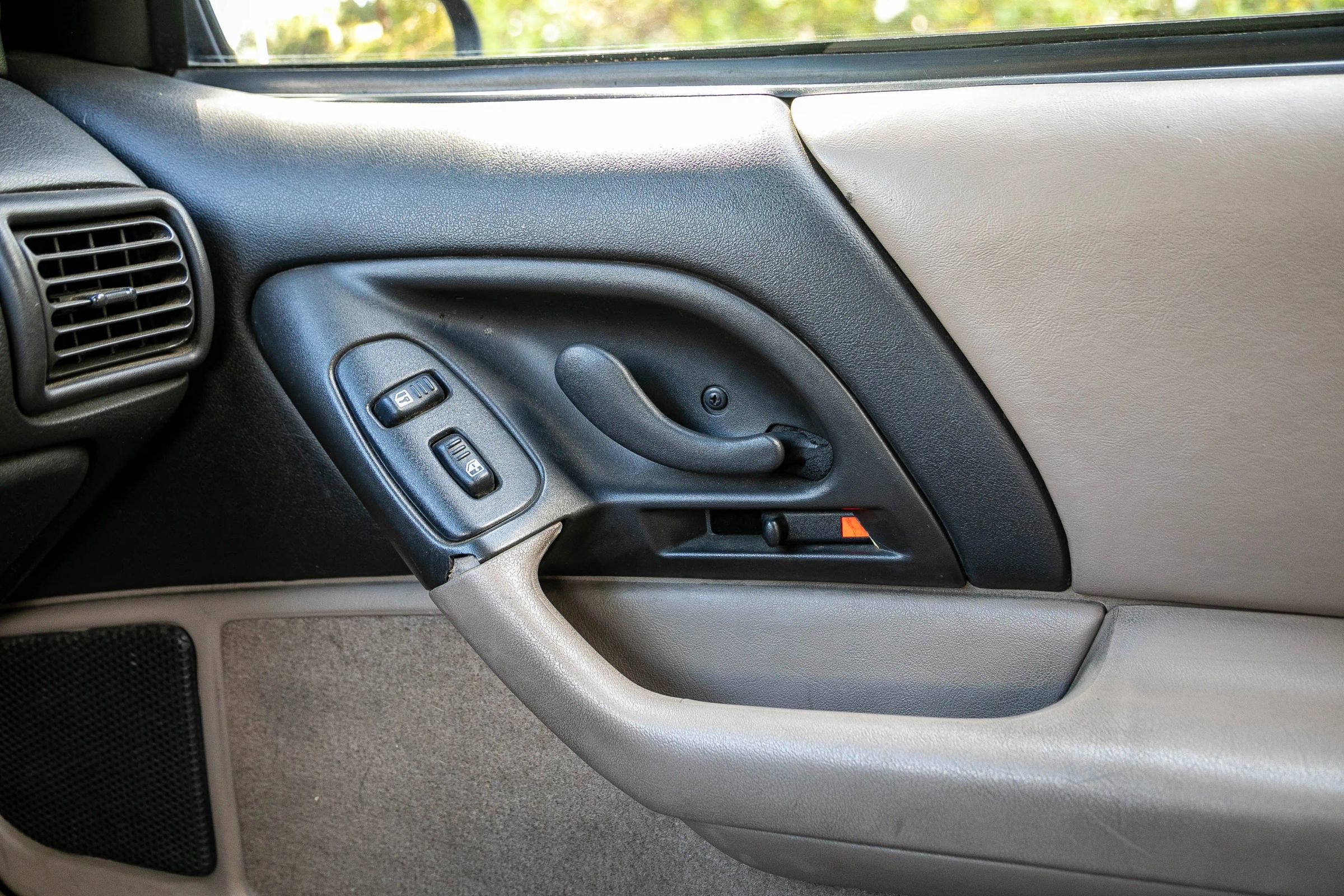 Used 2002 Chevrolet Camaro Z28 image 17