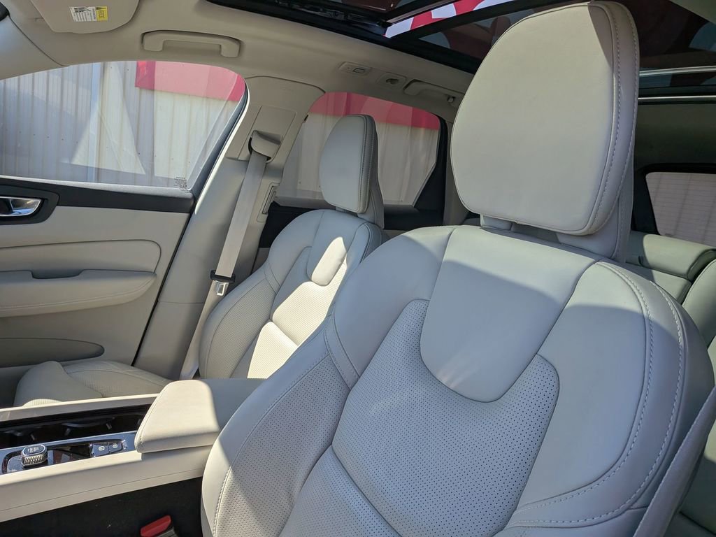 Used 2023 Volvo XC60 B6 Ultimate w/ Climate Package image 13