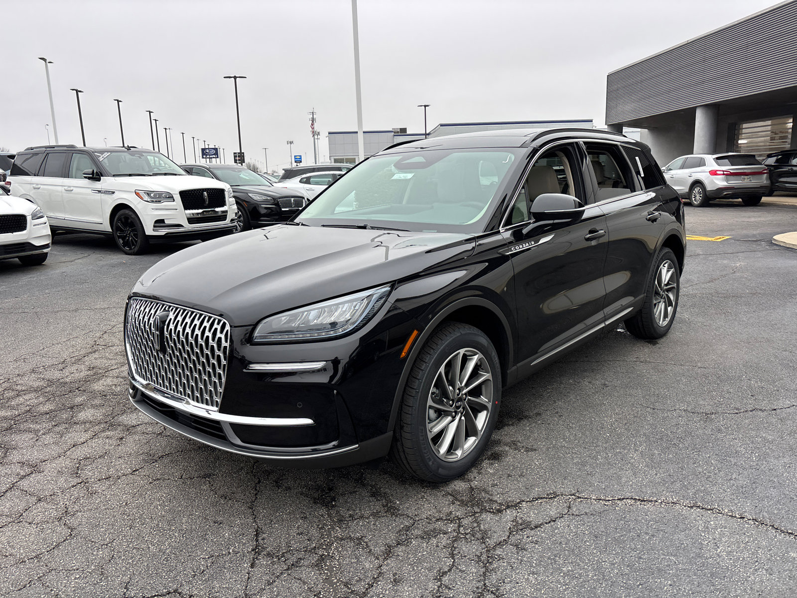 New 2026 Lincoln Corsair Premiere image 3