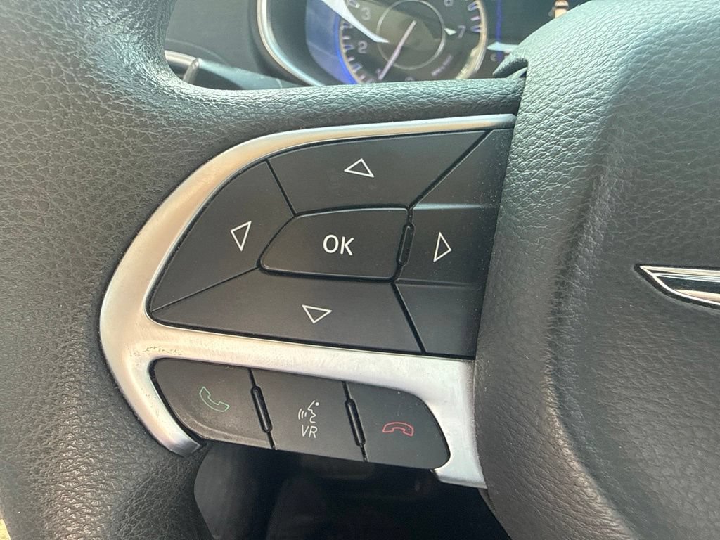 Used 2016 Chrysler 200 Limited FWD image 14