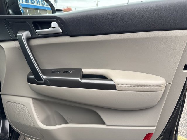 Used 2020 Kia Sportage LX image 17