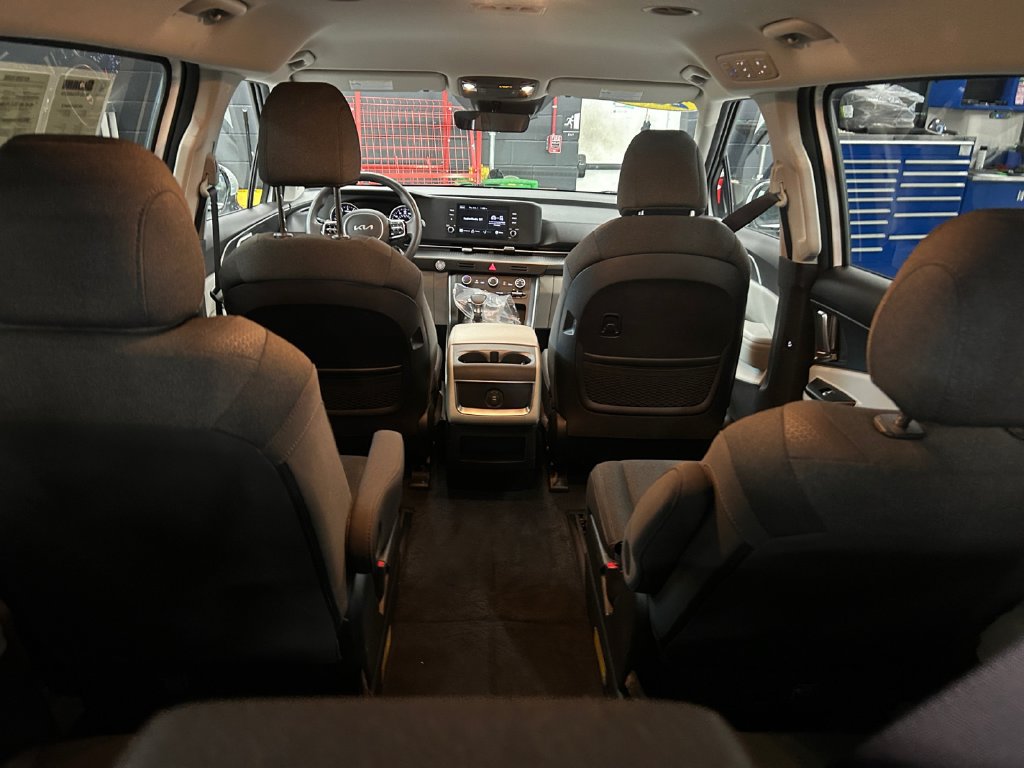 Used 2022 Kia Carnival LX FWD image 30
