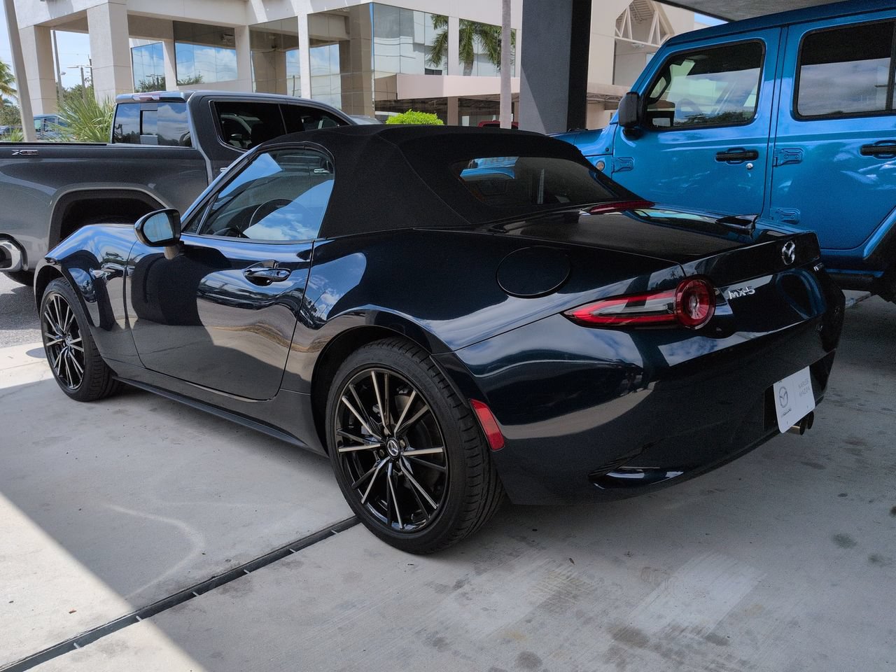 Used 2025 MAZDA MX-5 Miata Grand Touring w/ Weather Package RWD image 7