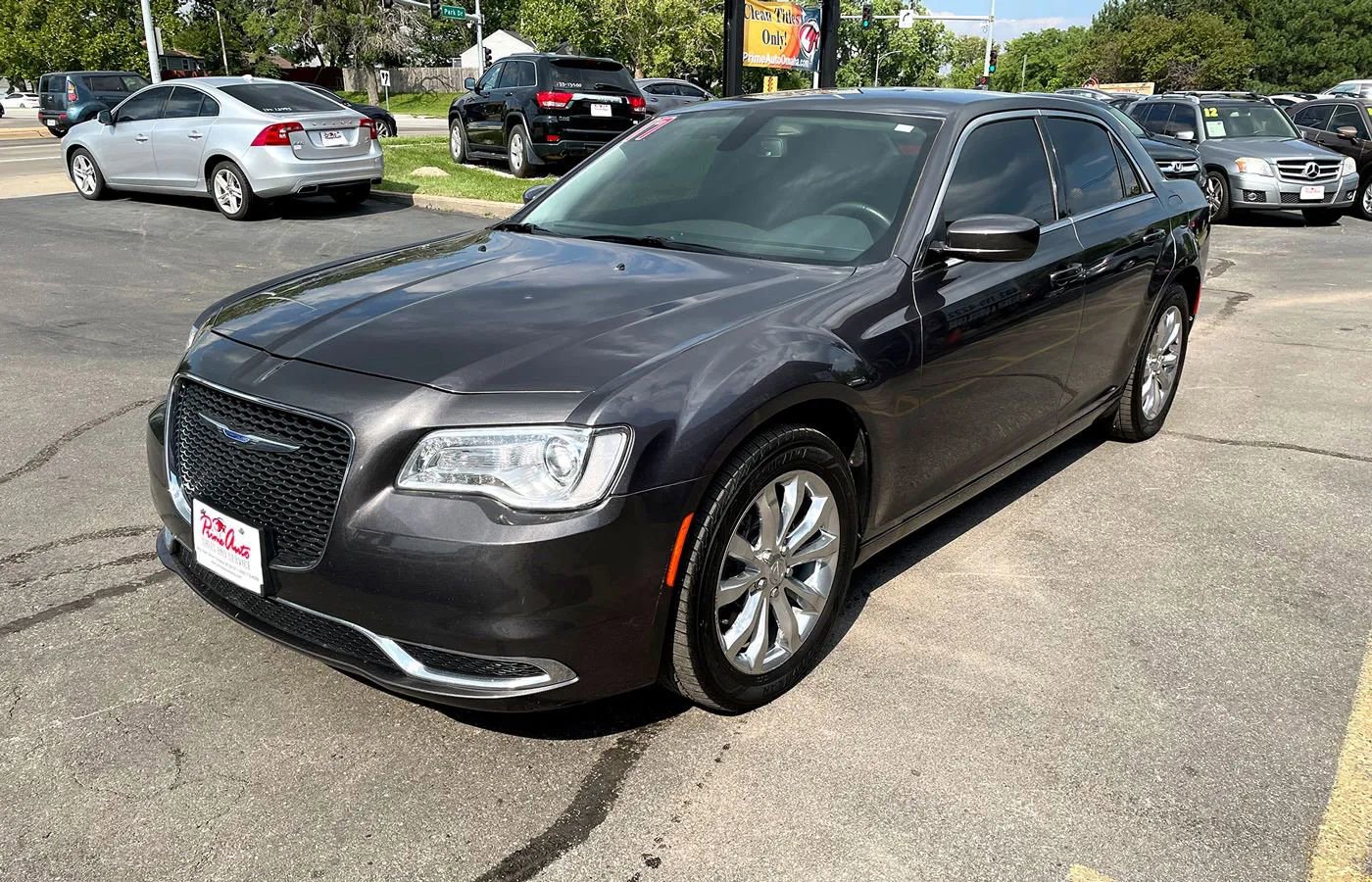 Used 2017 Chrysler 300 Limited image 2