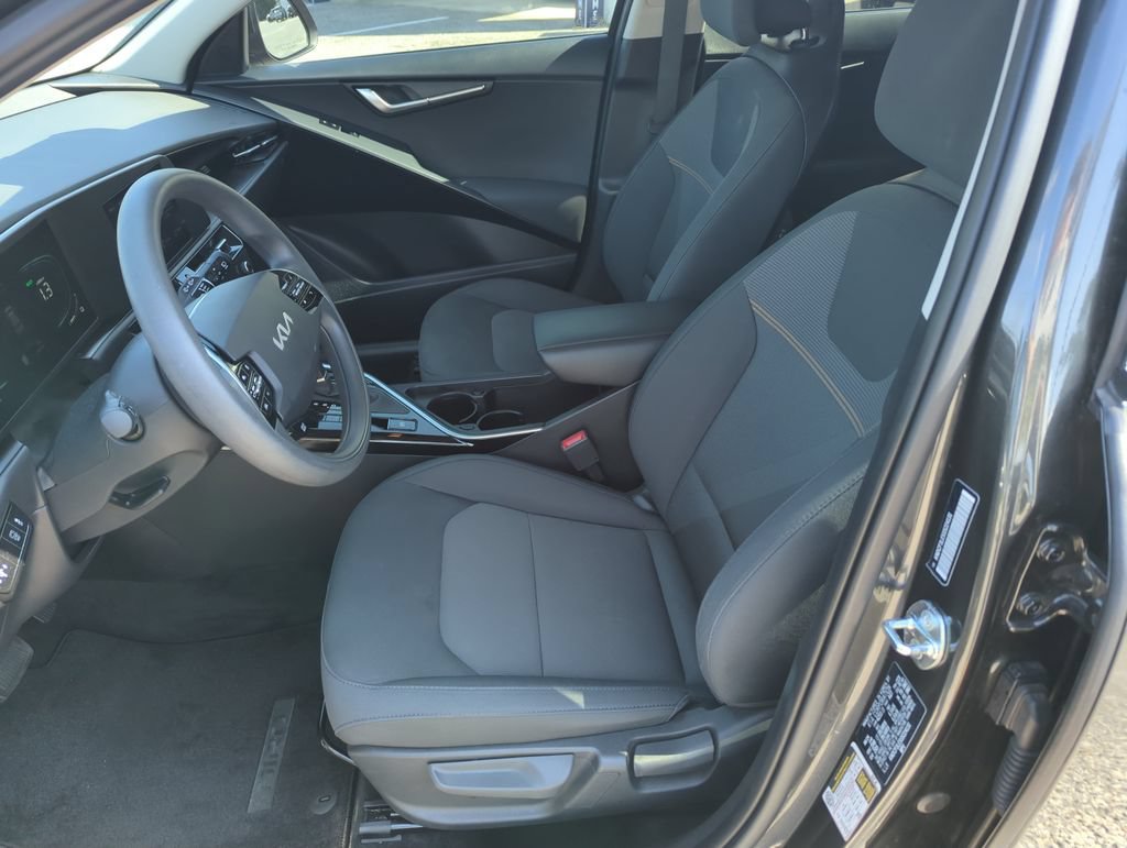 Used 2025 Kia Niro LX FWD image 12