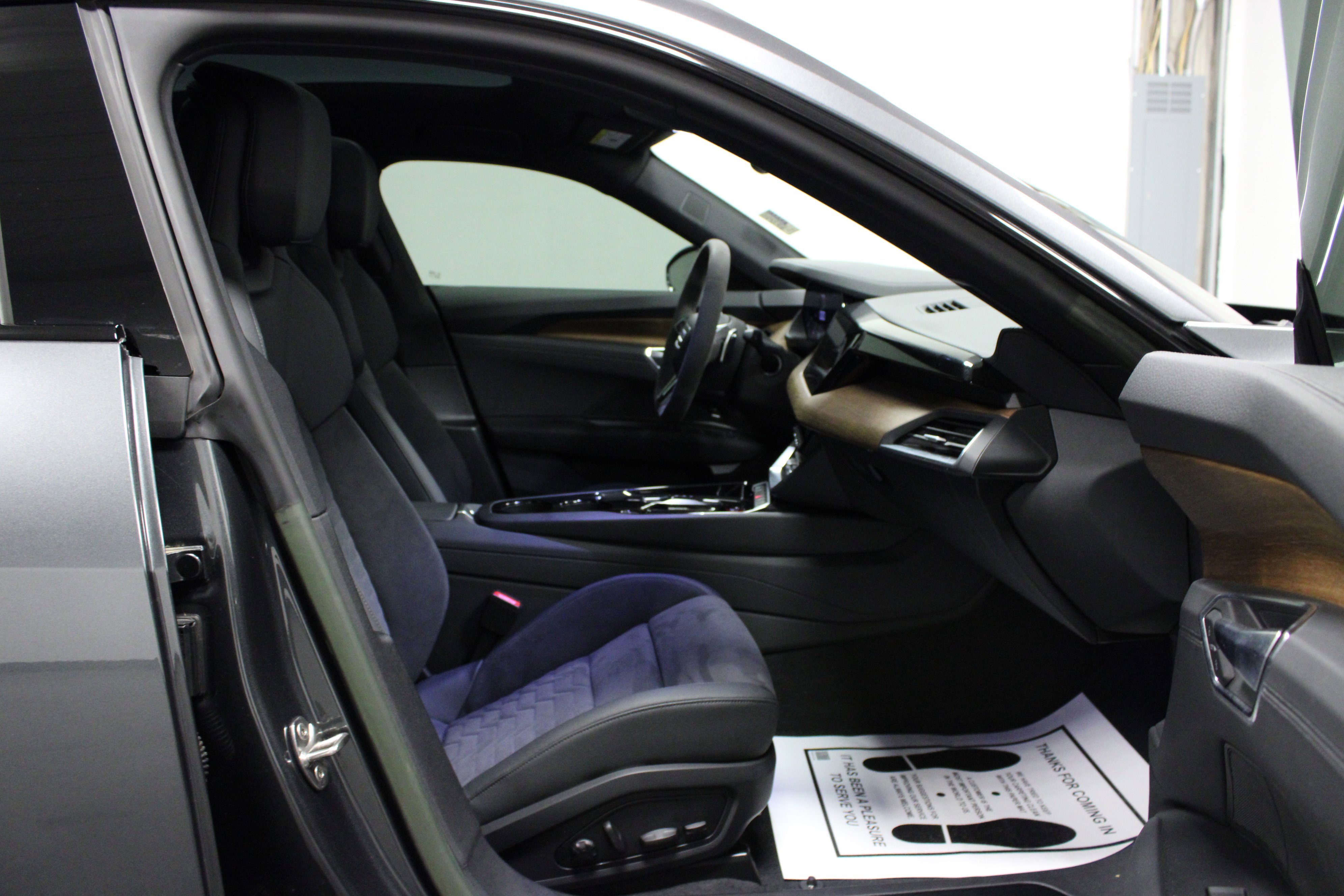 Used 2023 Audi e-tron GT Premium Plus image 15