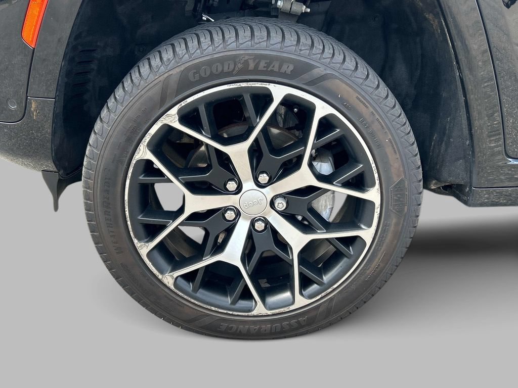 Certified 2023 Jeep Grand Cherokee Summit AWD/4WD image 9