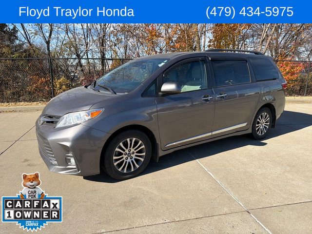 Used 2020 Toyota Sienna XLE image 1