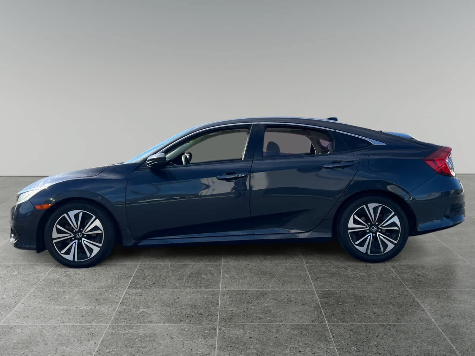 Used 2017 Honda Civic EX-T image 2