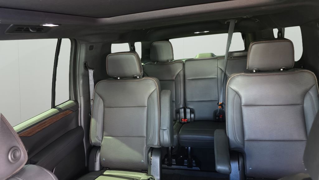 Used 2024 Chevrolet Suburban High Country AWD/4WD image 13