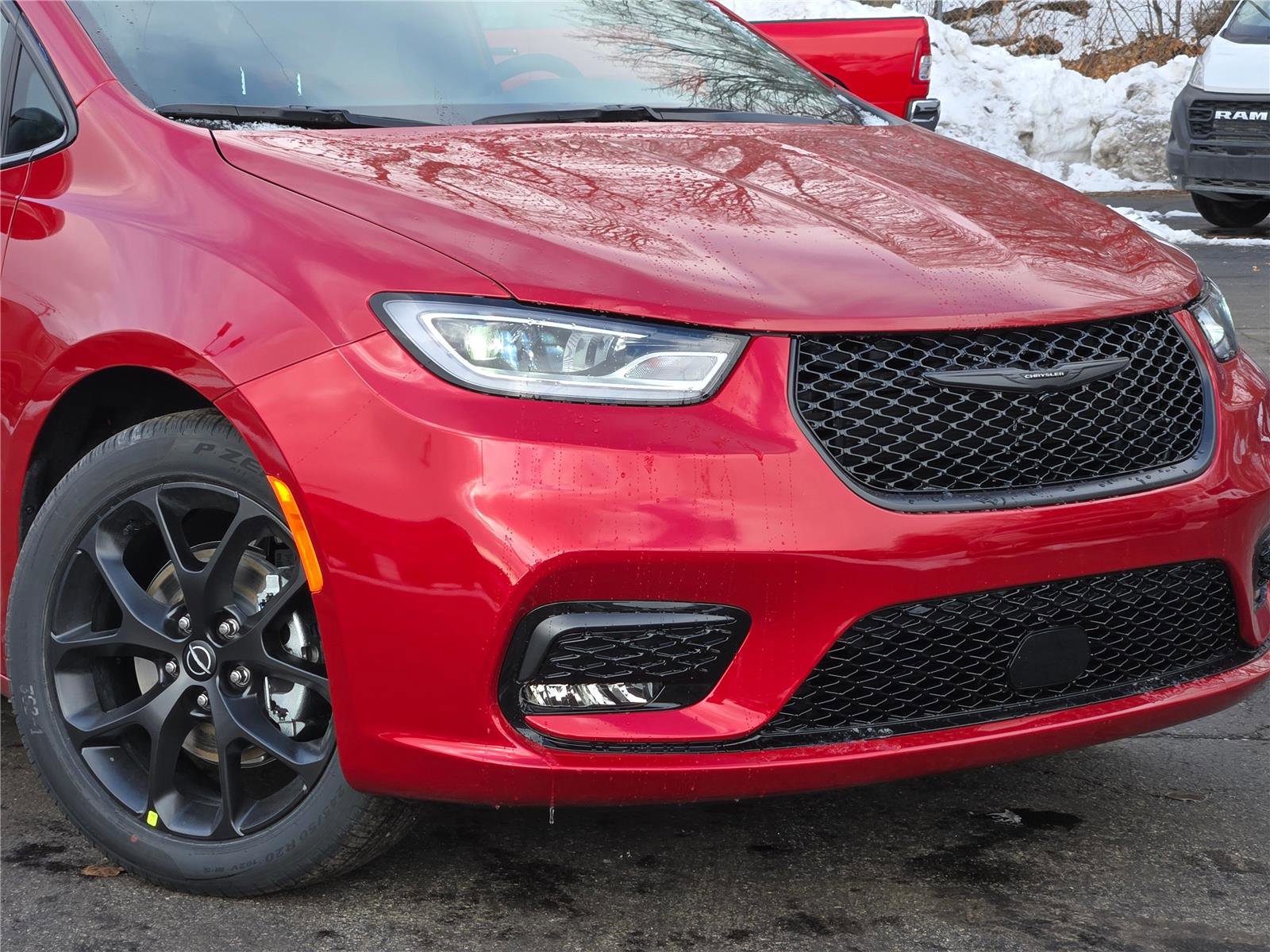 New 2026 Chrysler Pacifica Select w/ S Appearance Package image 2